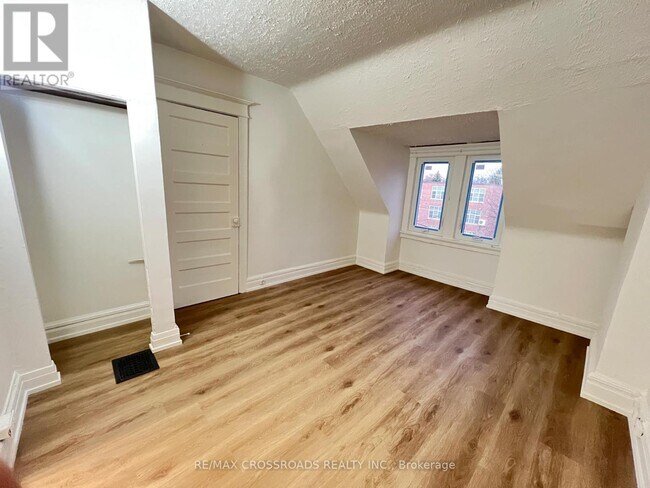 Photo - 82 Curzon St