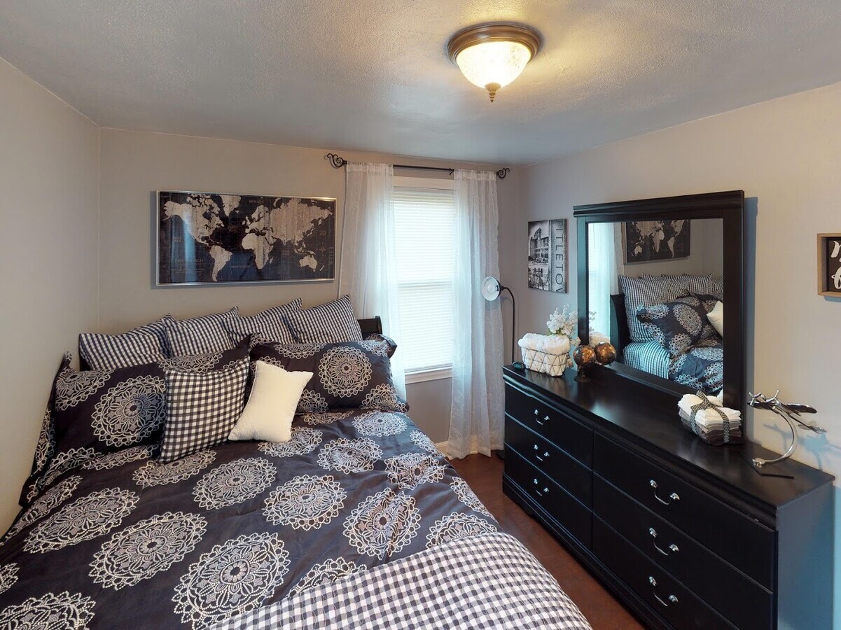 Photo - 807 W Spencer St