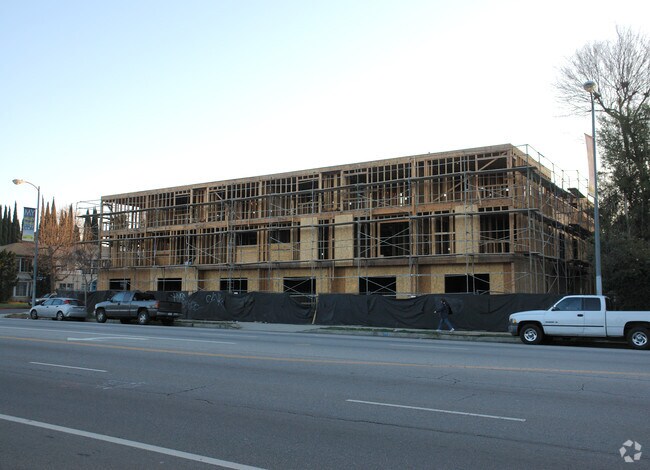 (AN/TI/YO:A) 5056 Laurel Canyon Blvd