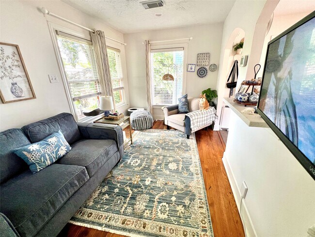 Photo - 626 Woodland St