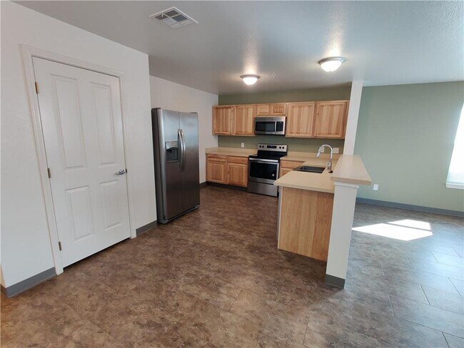 Photo - 702 W 6th St