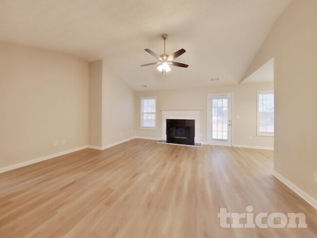Photo - 20 E Lawn Dr