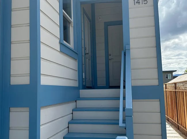 Photo - Updated top floor 1 bedroom In A Great Neighborhood!