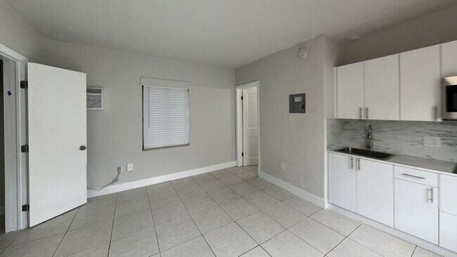 Miramar  Apartments