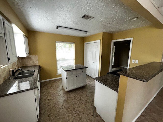 Photo - 9631 Dundalk St