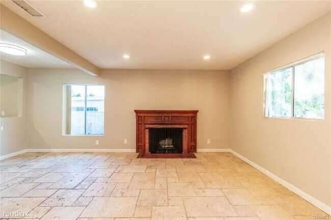 Photo - 2 br, 2 bath House - 7542 Lindley Ave