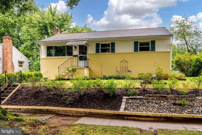 Building Photo - 754 Warren Dr Rental
