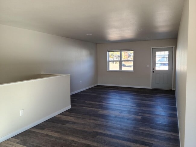 Building Photo - 3 Bedroom Duplex Rental