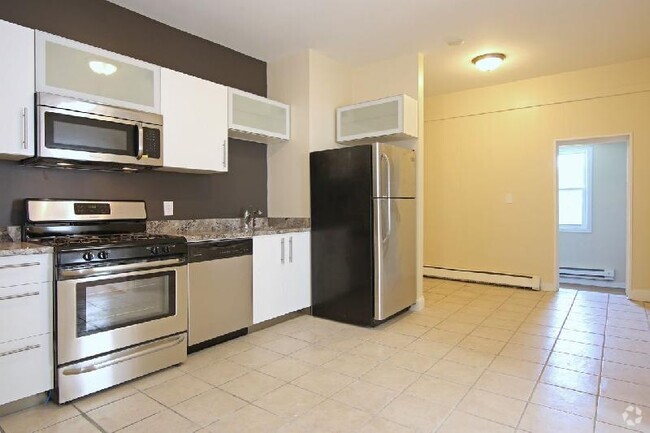 Building Photo - 114 Everett St Unit 2 Rental