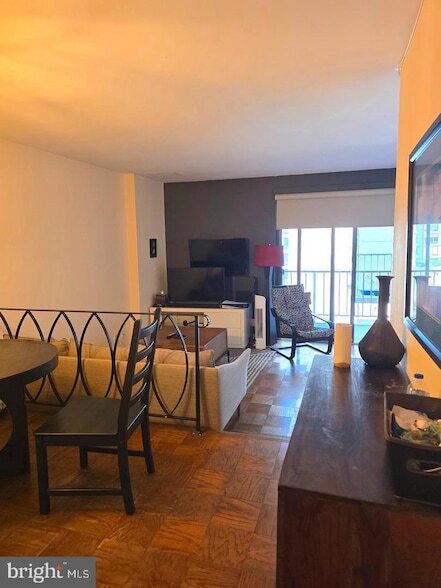 Building Photo - 2201 L St NW Unit 820