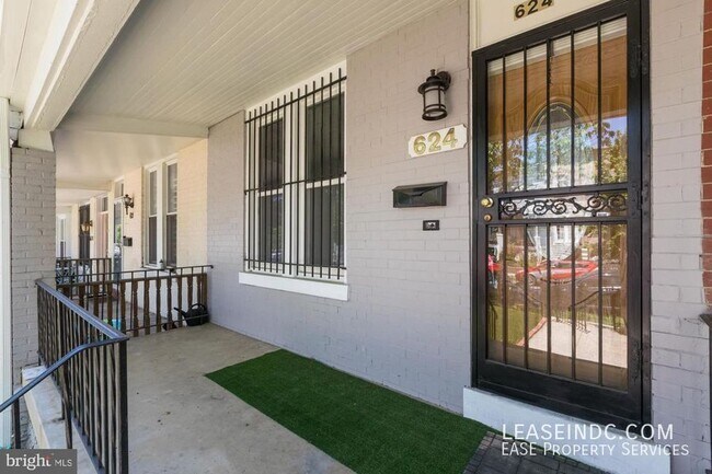 Photo - 624 Irving St NW