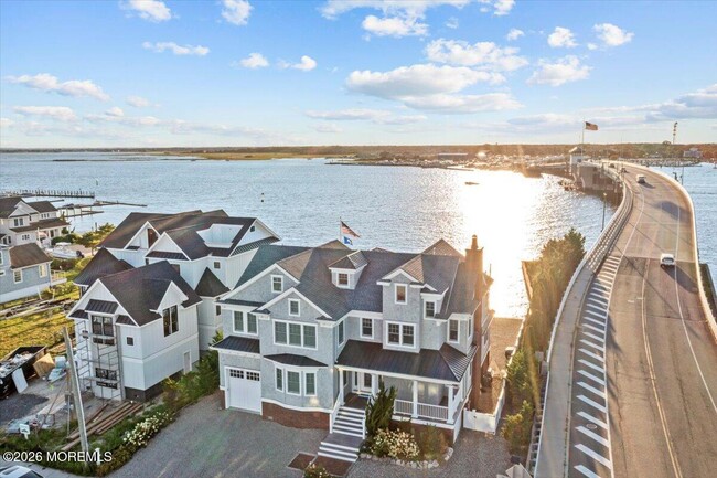 Photo - 1200 Bay Ave