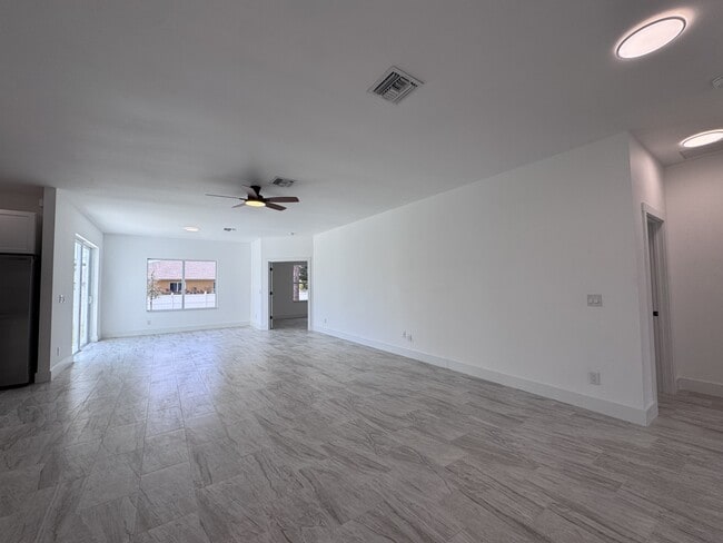 Photo - 1605 Nora Ln