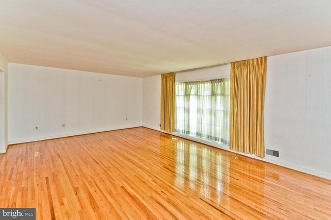 Building Photo - 100 Mel Mara Dr