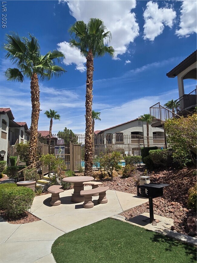 2305 W Horizon Ridge Pkwy Unidad 1521