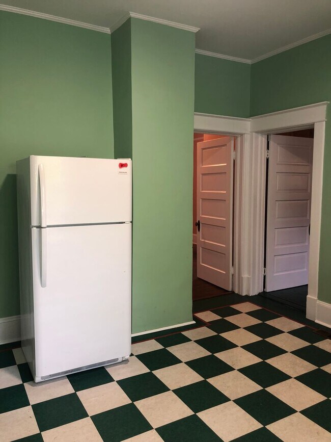 Photo - 110 N Hilliard St