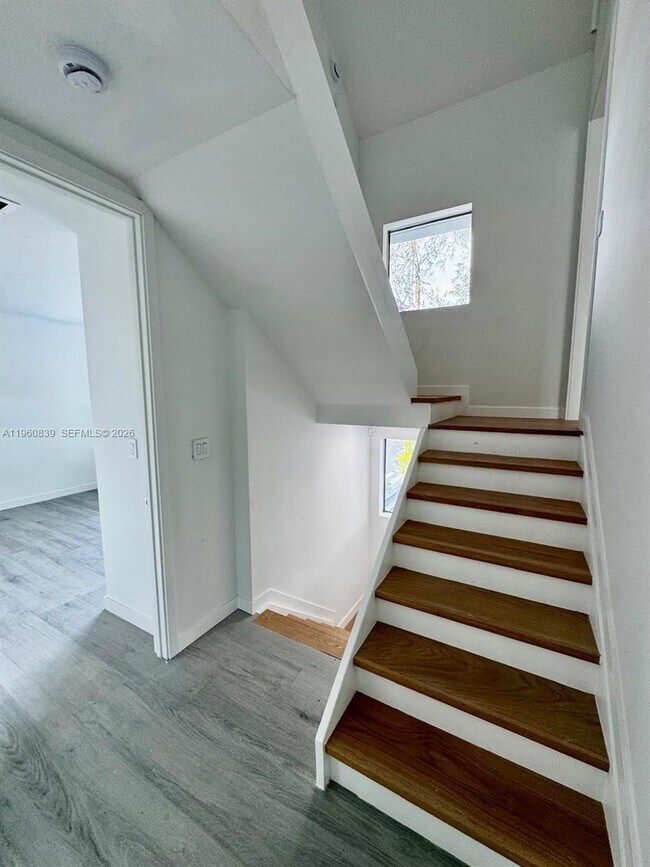 Photo - 3204 Plaza St