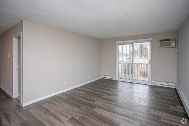 1BR, 1BA - 750SF
