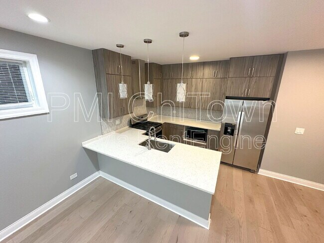 Building Photo - 4952 S Michigan Ave Rental