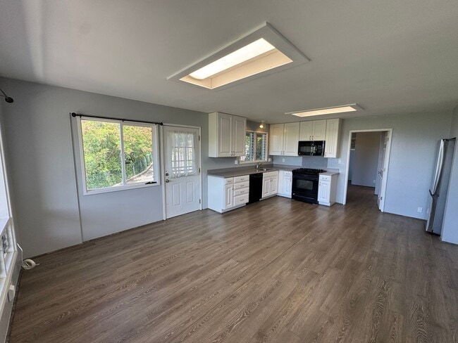 Building Photo - 1 Bedroom / 1 Bathroom in Manoa