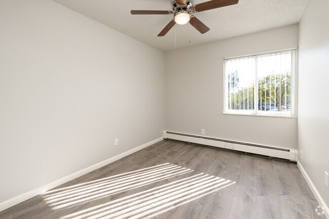 1BR, 1BA - 460SF - Bedroom - Arbor Pointe Apartments