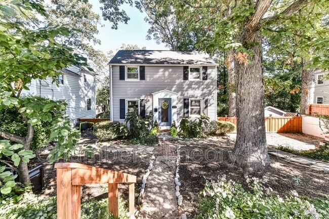 Building Photo - 1028 S Edison St