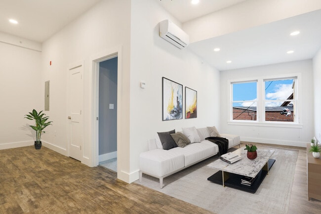 Living Area - 44 Greenwich Ave Unit 3-1