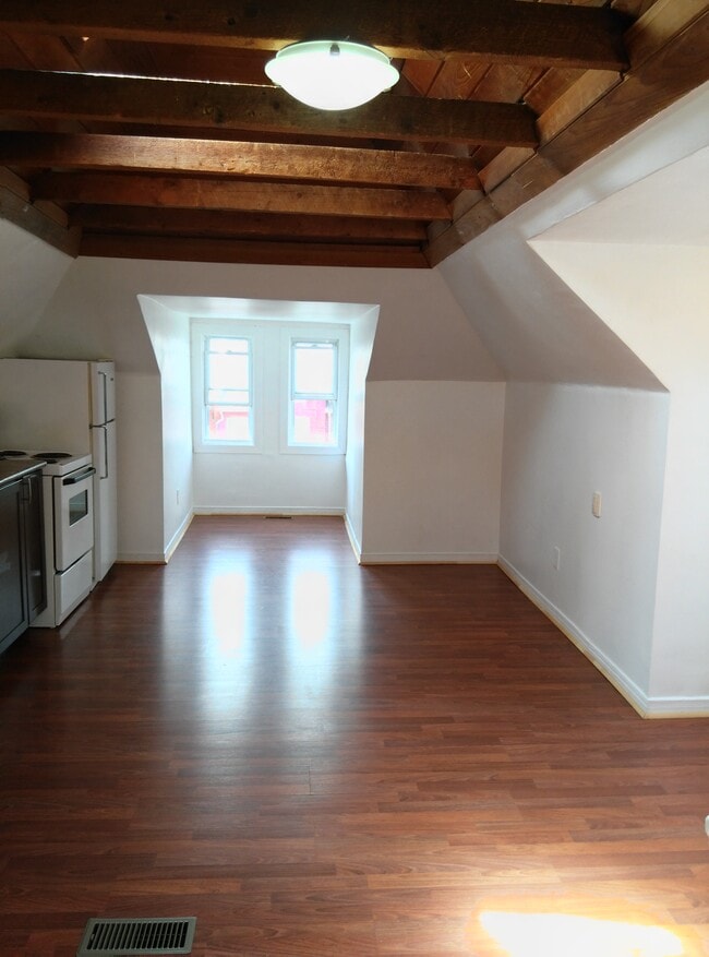 Photo - 208 John St N Unit 3