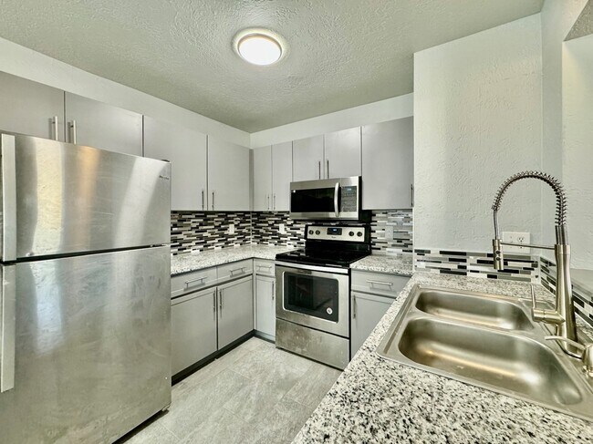 Photo - 925 Swan Lake Ct