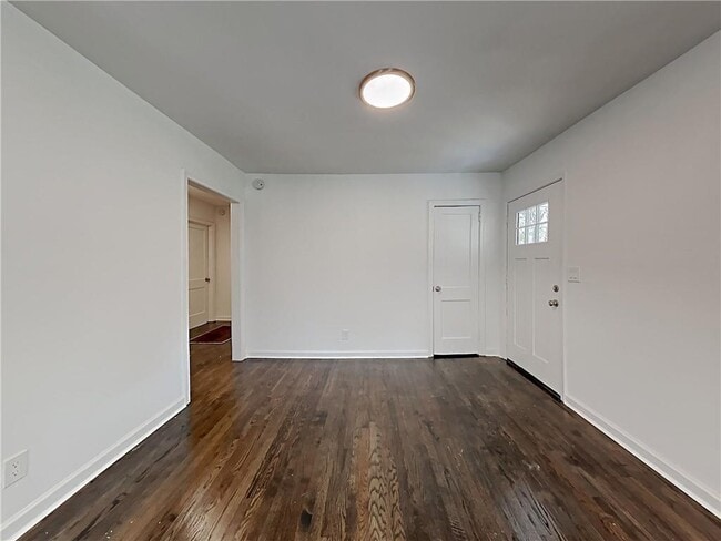 Photo - 512 Aberdeen Dr NW
