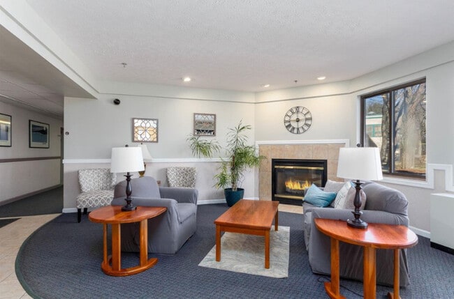 Photo - 10 Kellogg Rd Unidad #246