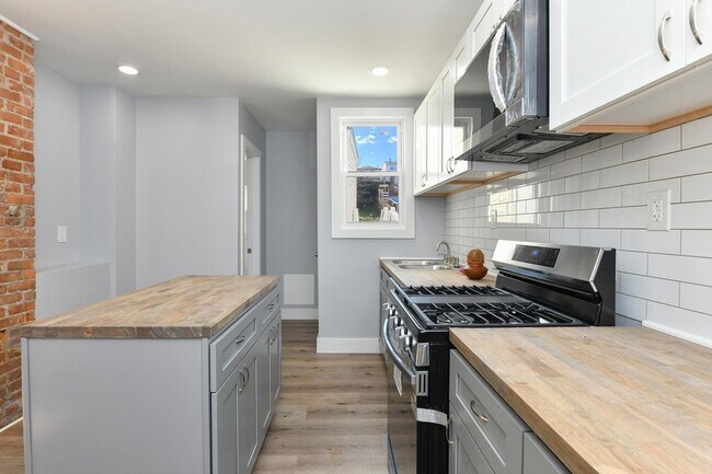 Photo - 1709 48th St