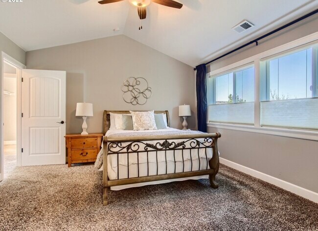 Building Photo - 18857 Tanoak Way