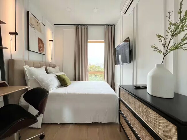 Furnished room/NOT APARTMENT