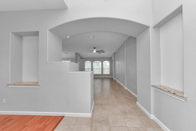 Photo - 1819 Misty Falls Ln