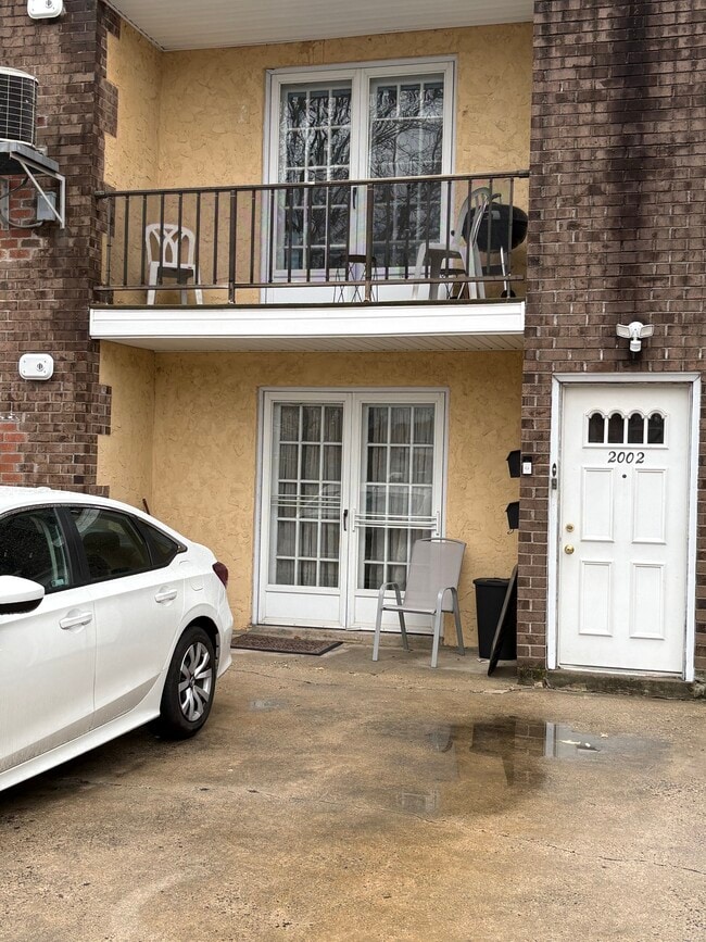 Photo - 2002 Arthur St Unit 1st Floor