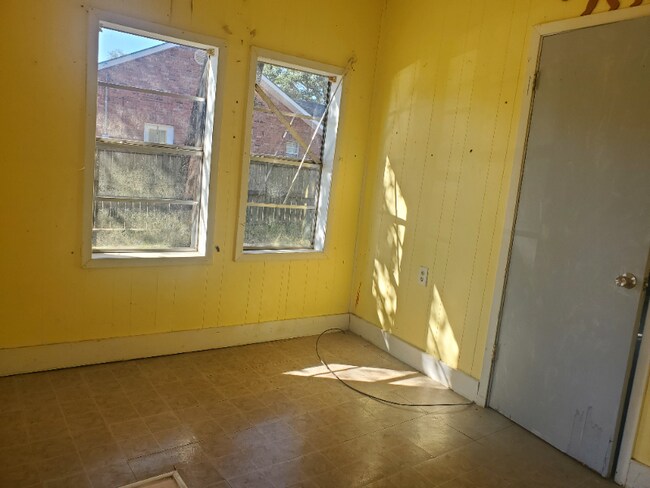 Photo - 614 W 4th Ave