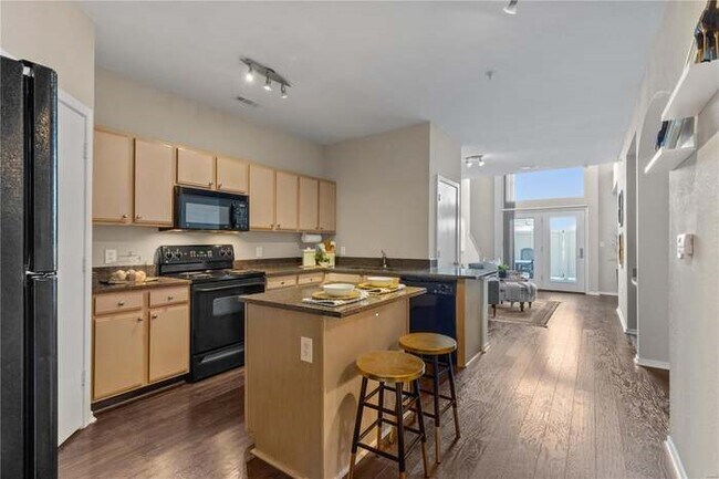 Kitchen - 200 S Kirkwood Rd Unit 325