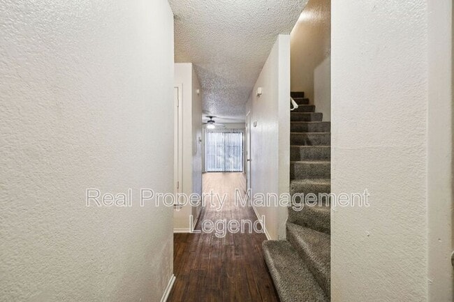 Photo - 8109 Silver Creek Rd