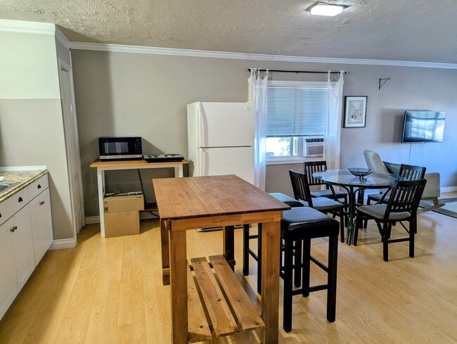 Photo - 2573 Canterbury St Unit Upstair Furnished Apartment