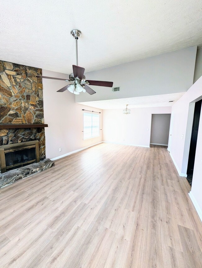 Sala de estar/Comedor - 110 W White Hawthorne Dr