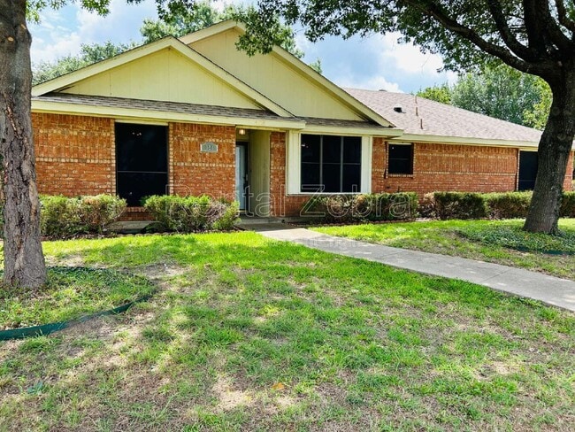 Building Photo - 828 Haverford Ln