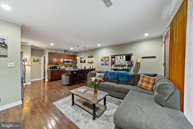 Photo - 1247 E Columbia Ave Unit 5