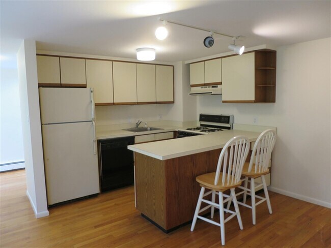 Building Photo - 61 6th St