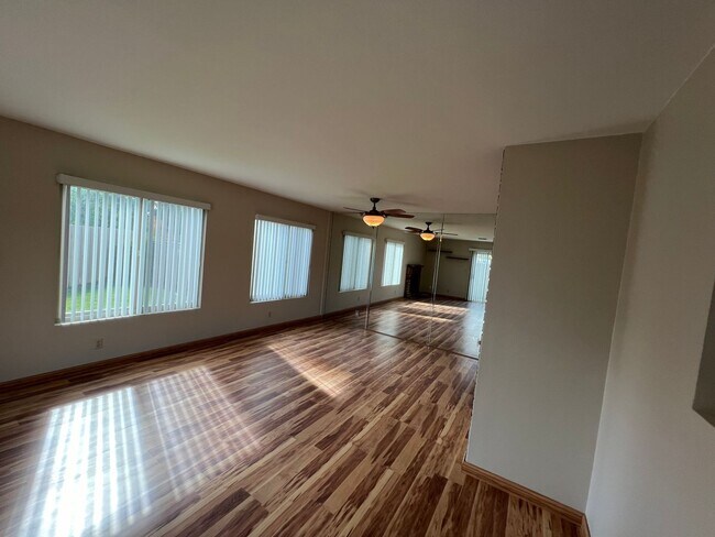 2604 Calle Elegante