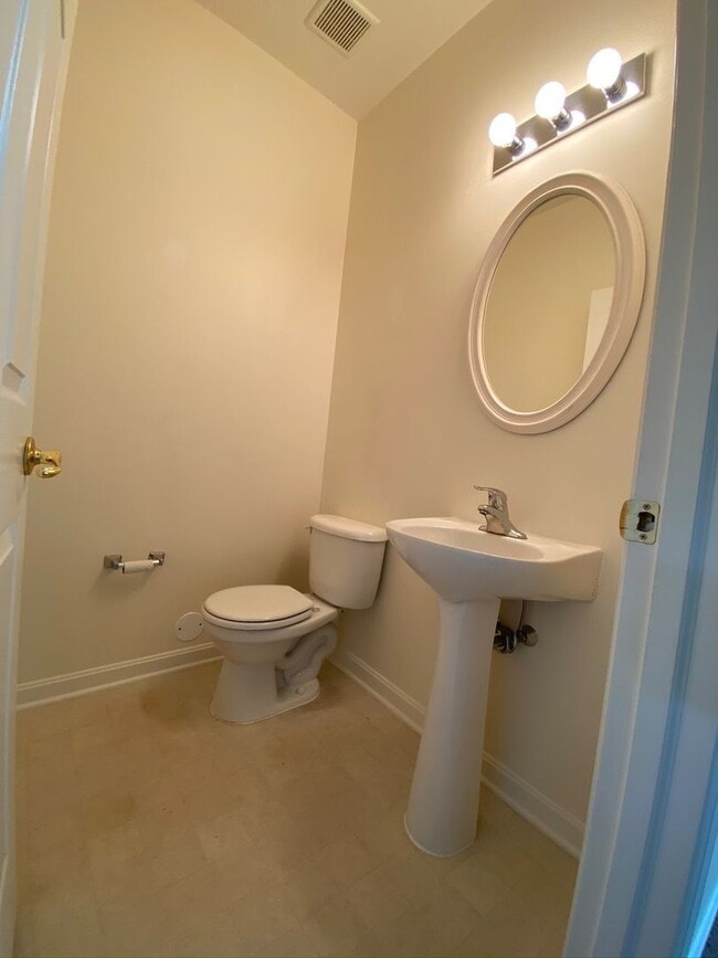 Photo - 3 bedroom, 2.5 bath spacious townhome