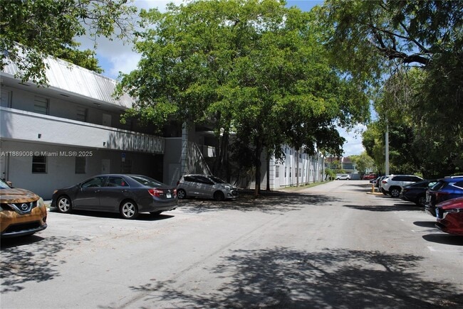 Building Photo - 17255 SW 95th Ave Unit J125