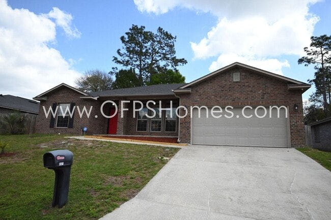 Photo - Home in South Crestview!