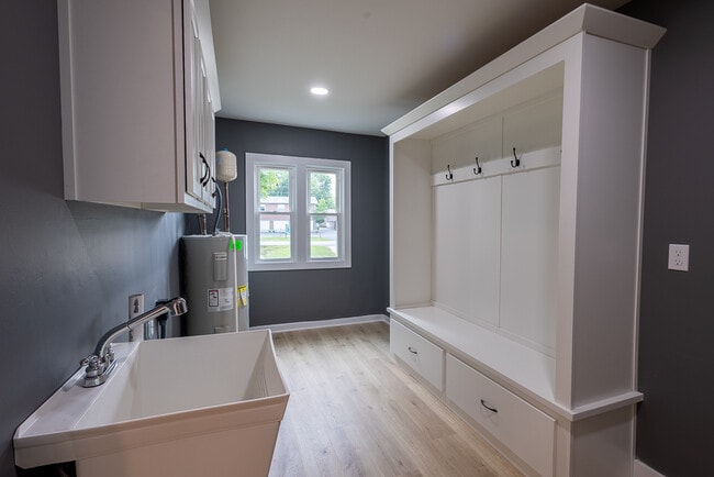 Photo - 120 College Street Rd