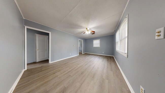 Photo - 393 Spayer Ln